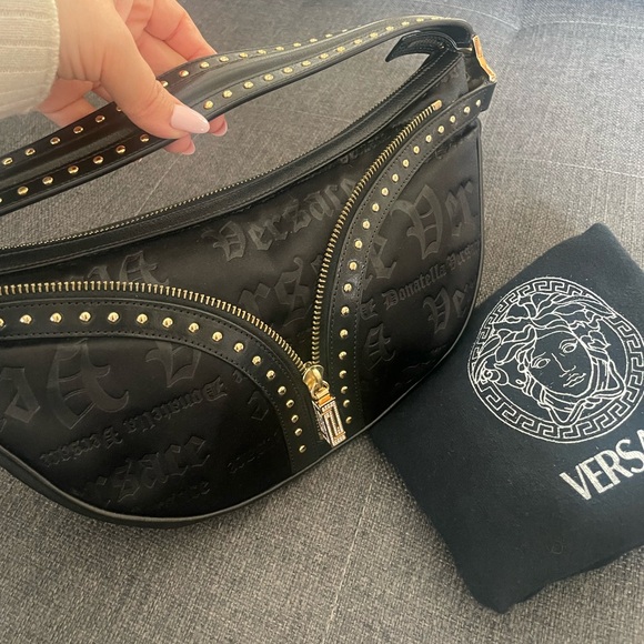 Versace half moon shoulder bag black - Picture 8 of 11